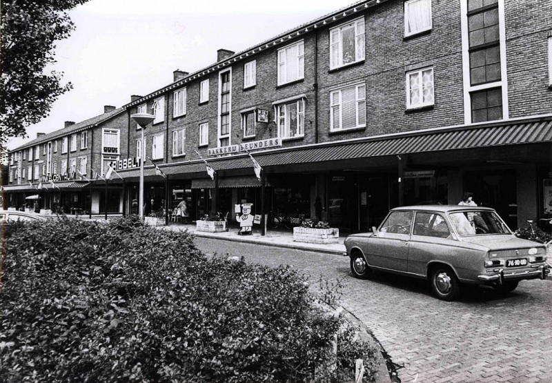 Ribbelerbrinkstraat 1978 Winkelcentrum Het Ribbelt bakkerij Beunders.jpg