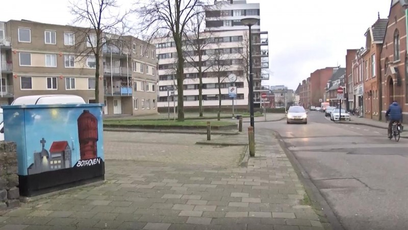 Lipperkerkstraat beschilderde trafokast met watertoren.JPG