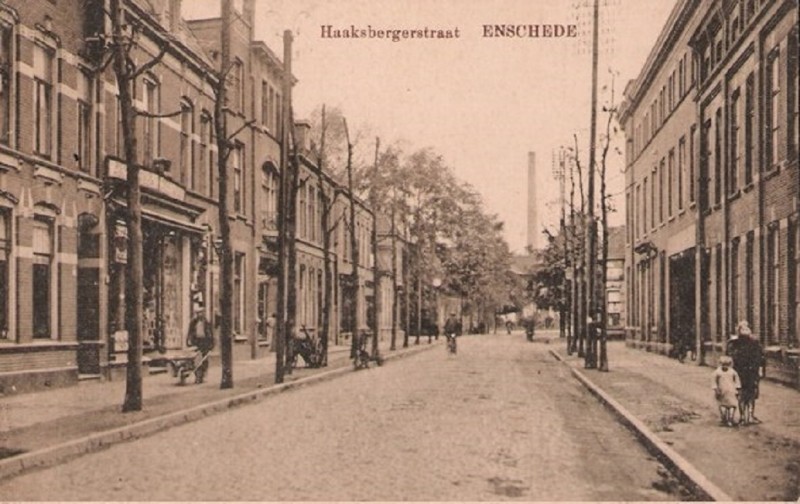 Haaksbergerstraat rechts Scholten.jpg