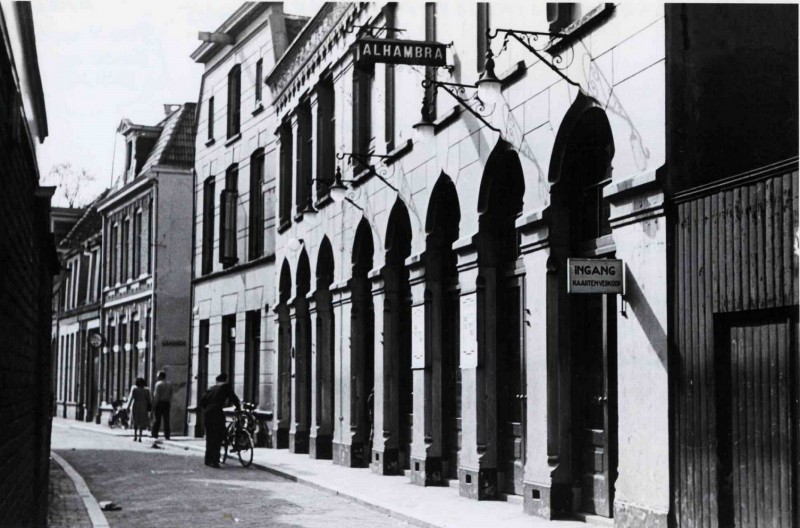 Stadsgravenstraat 29 bioscoop Alhambra 1945.jpg