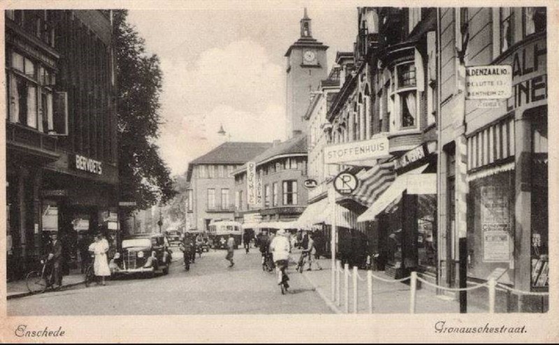 Langestraat vanaf Gronausestraat Bervoets. Stoffenhuis..jpg