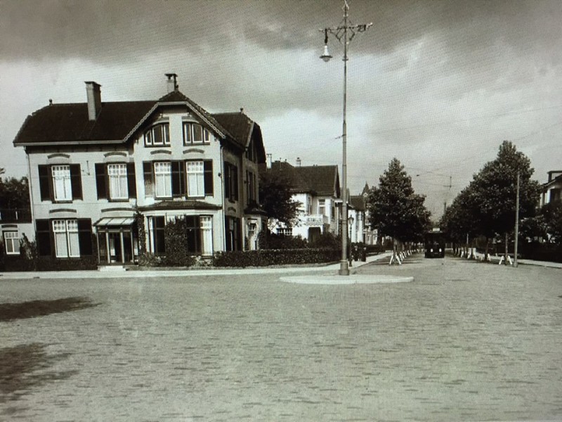 Rembrandtlaan met tram 1915.JPG