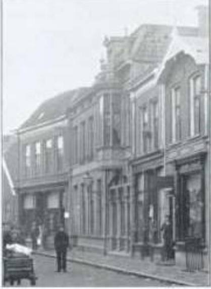 Haverstraat hotel Mendelaar met oude gevel in 1923 door brand verwoest.jpg