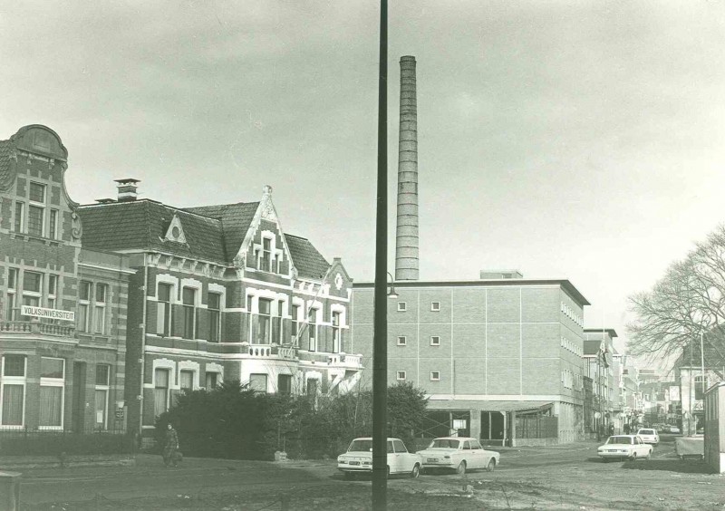 Haaksbergerstraat hoek Nijverheidstraat Textielfabriek de Nijverheid  pand Volksuniversiteit.jpg