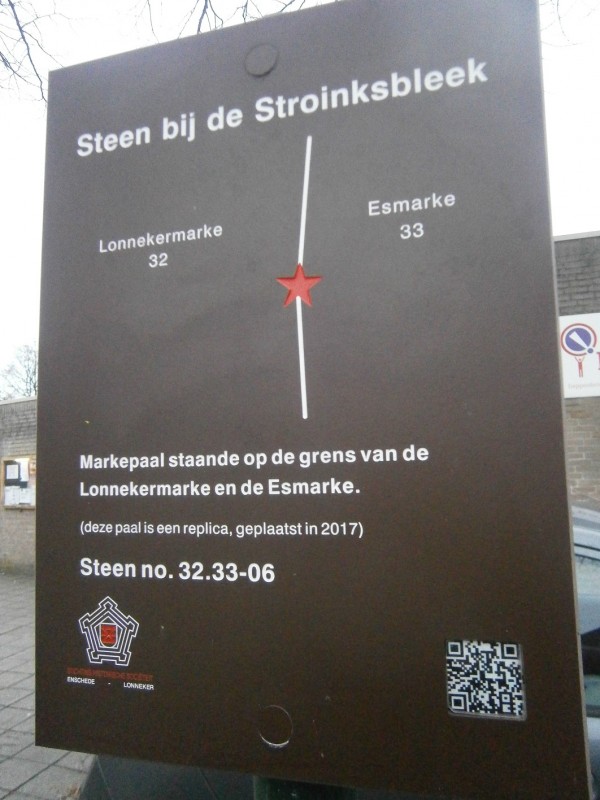 Pluvierstraat hoek Meeuwenstraat Markepaal Steen bij de Stroinksbleek monumentenbord nr. 85.JPG