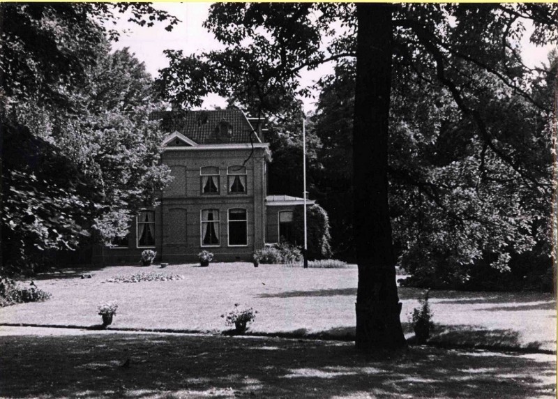 Gronausestraat 136  Villa H.G. Blijdenstein jaar 1943, achterkant. Later textielmuseum aan de Boulevard.jpg
