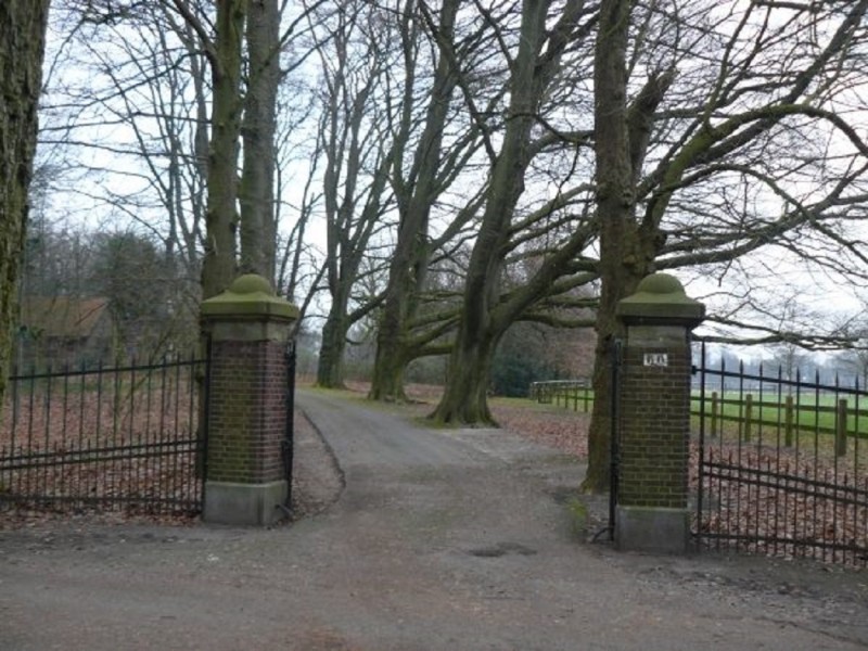 Hegeboerweg 60 met oprijlaan naar de villa waar vroeger nazaten van het geslacht Blijdenstein hebben gewoond..jpg