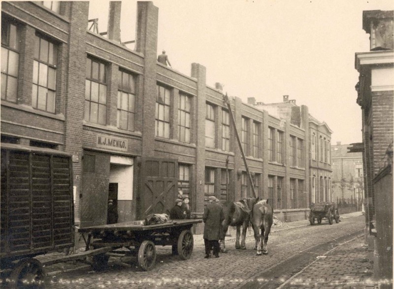 Brinkstraat Menko achter het hek 2e ULO school.jpg