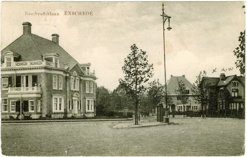 Rembrandtlaan 24-7-1916  later M.H. Tromplaan hoek Kortenaerstraat.jpg