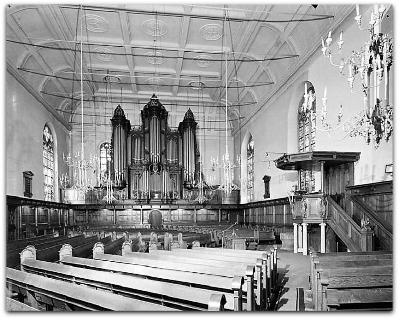 Oude Markt Nederlands Hervormde Kerk interieur.jpg