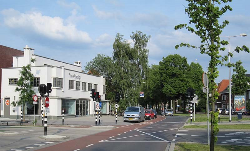 Lasondersingel vroeger garage Roeloffzen en later Masseling en Fischer nu gemeentelijk monument.jpg