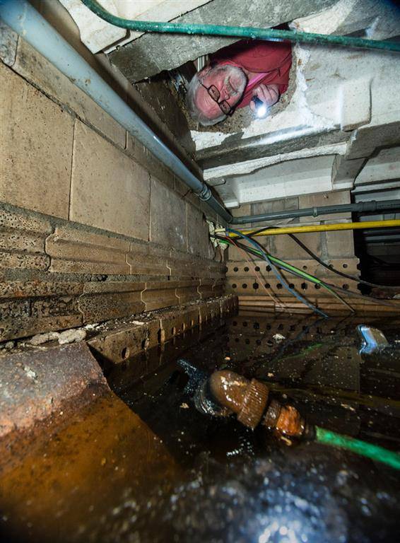 Tolstraat in Glanerbrug is wateroverlast nu echt beu ‘Ons huis zakt weg’.jpg