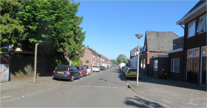 Schietbaanweg links beschildede trafokast.JPG