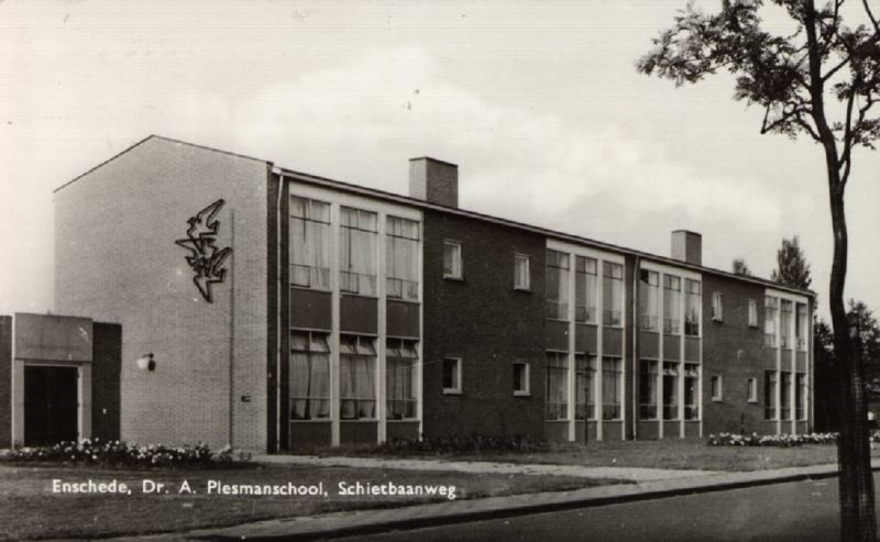 Schietbaanweg Dr. A. Plesmanschool.jpg