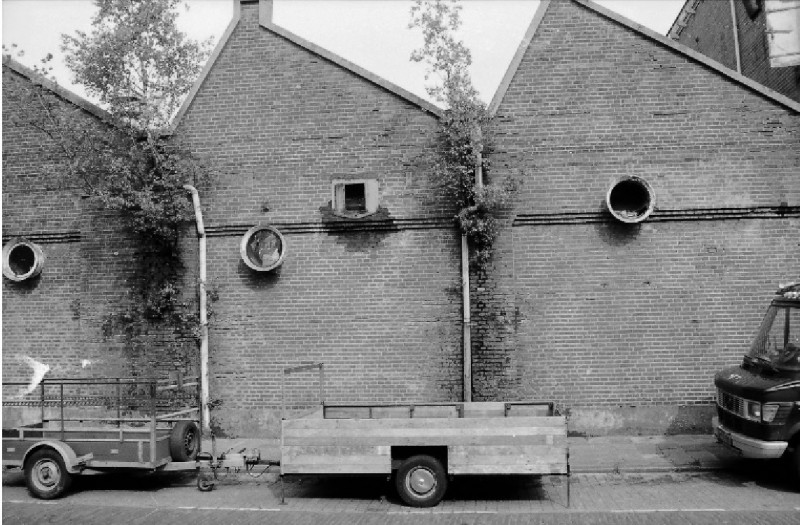 Stroinksbleekweg fabrieksmuur met sheddaken bij textielfabriek van I. I. Rozendaal 13-5-1999.jpg