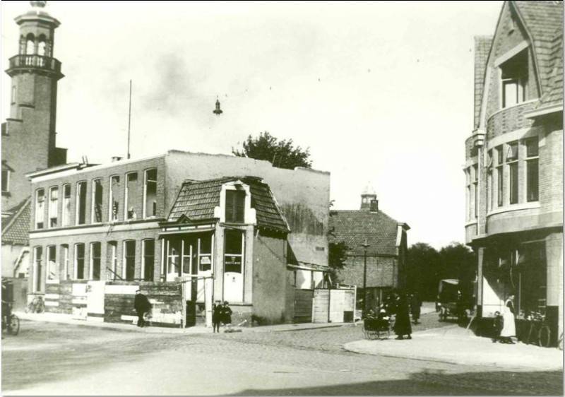 Haaksbergerstraat met politiebureau , C.F. Klaarstraat.jpg