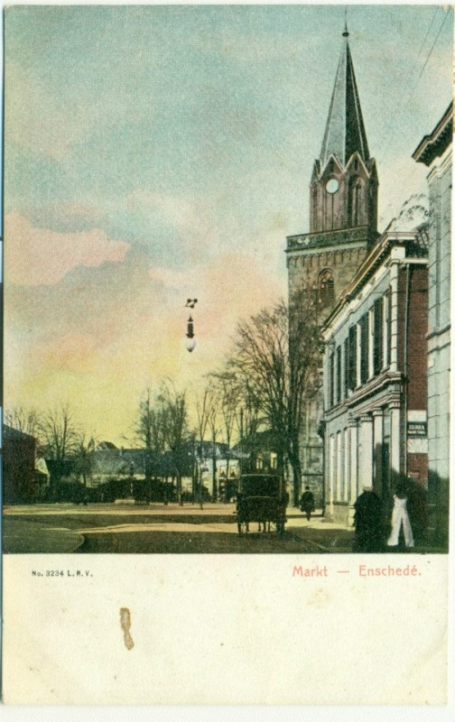 Markt met NH Kerk vroegere kerktoren.jpg