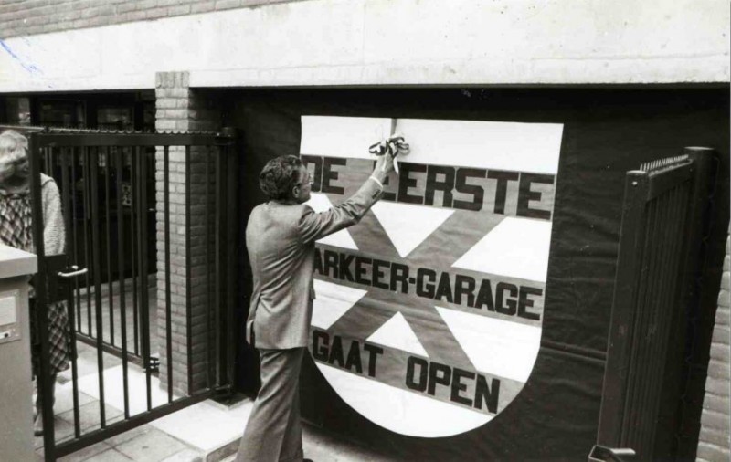 Stationsplein Parkeergarage, De opening wordt verricht door de heer W. Meijer, Datering okt-1978  .jpg