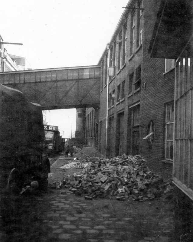 Lage bothofstraat Oude fabriek van ter Kuile,Hier is Polaroid bezig met een grote verbouwing i.v.m.jpg