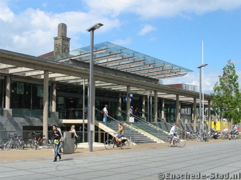 Station zijde busstation.jpg