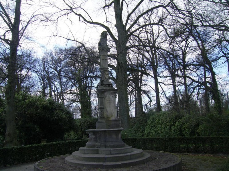 monument volkspark3.jpg