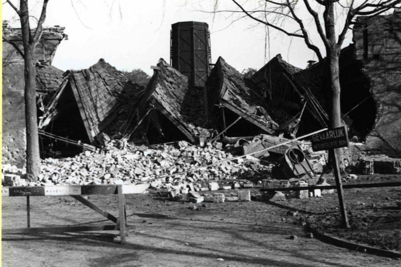 Weverij Schuttersveld (Gebr. Van Heek) getroffen door bombardement van 10.10.1943.jpg
