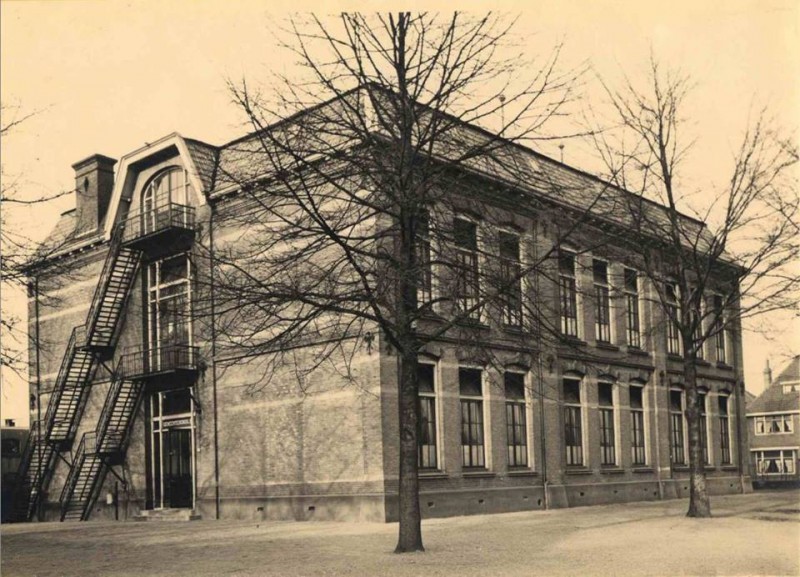 Molenstraat 37 school C later  School BIII, voorbereidingsschool voor openbaar lager onderwijs,Zeggeltschool 1930.jpg