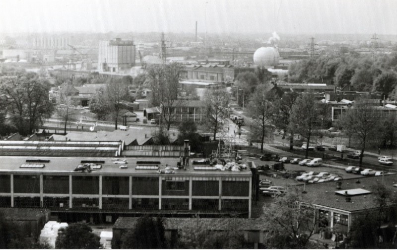 Parkweg Op voorgrond Kooy, in het midden Kanaalstraat en havengebied 1977.jpg
