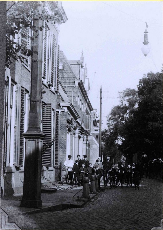 Gronausestraat sept. 1907 Elderinkshuis , Slagerij Serphos. buislamp.jpg