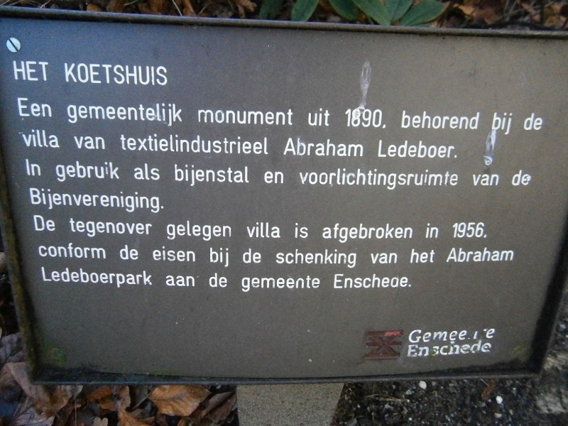 Van Heeksbleeklaan 64 Bijenstal 't Koetshuis infobord.JPG