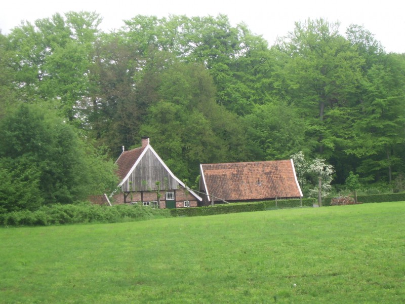 Ledeboerpark lammerinkswonner met De Schuur 15-8-2011.jpg