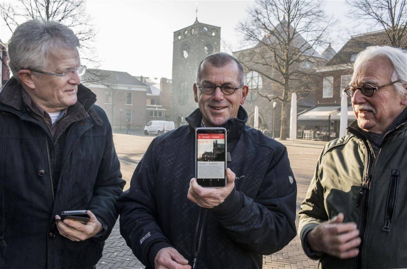 Met smartphone naar het Enschede van vroeger.jpg