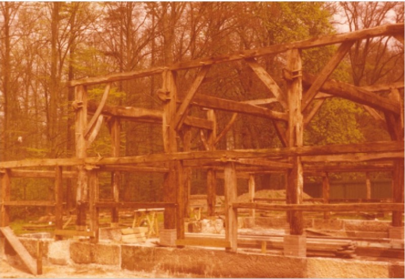 Hengelosestraat Herbouw Lammerinkswönner in het Ledeboerpark, het skelet juni 1977.jpg