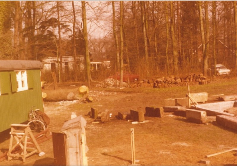 Hengelosestraat Herbouw Lammerinkswönner in het Ledeboerpark, de fundamenten 9-3-1977..jpg