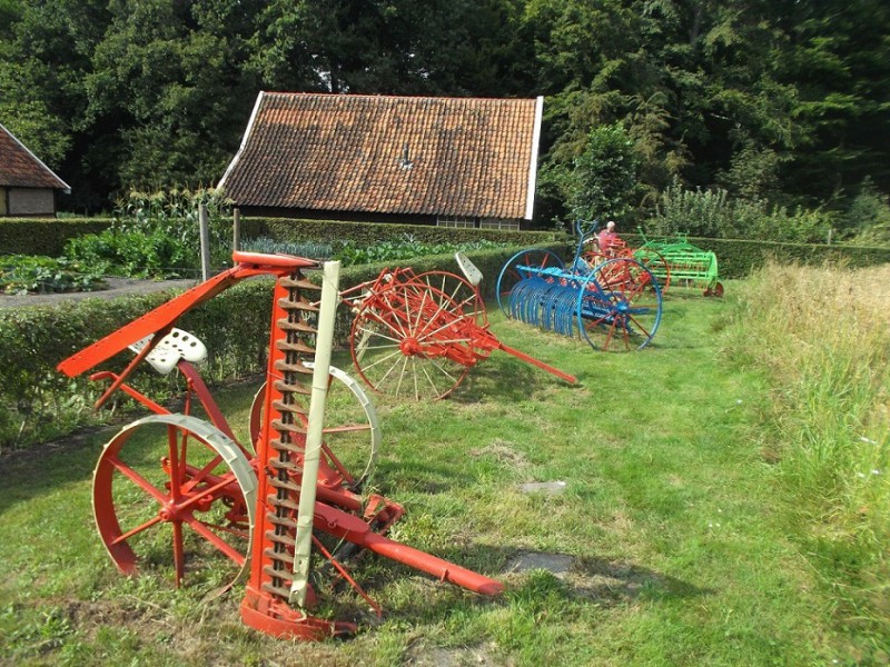 Van Heeksbleeklaan Ledeboerpark Lammerinkswönner landbouwwerktuigen).JPG