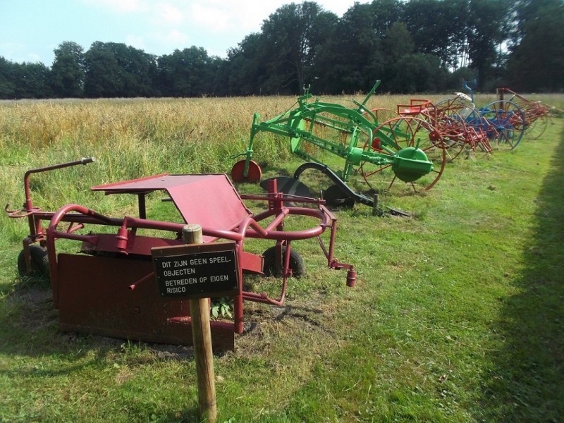 Ledeboerpark Lammerinkswönner landbouwwerktuigen.JPG