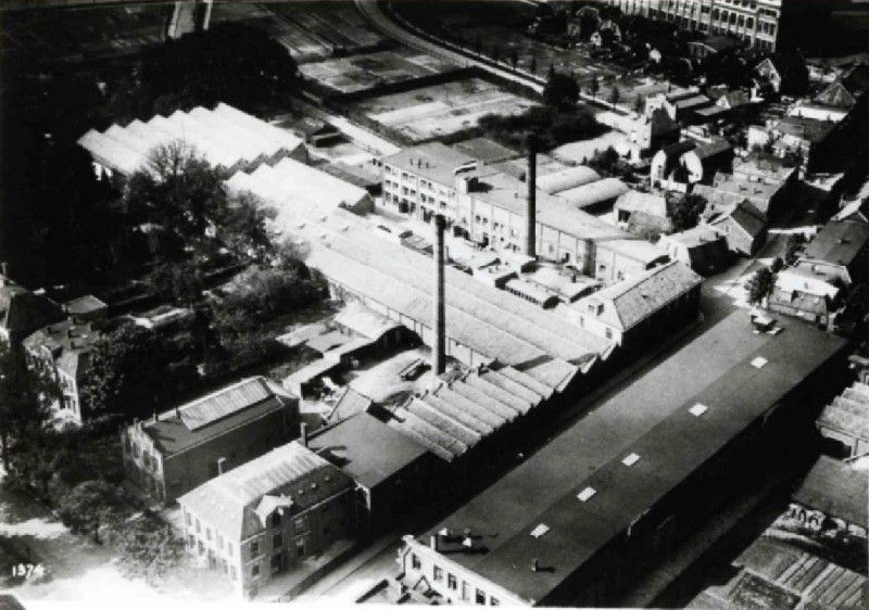 Boddenkampstraat Vogelvluchtopname vanaf Hengelosestraat, bandfabriek  van Heek. 1925.jpg