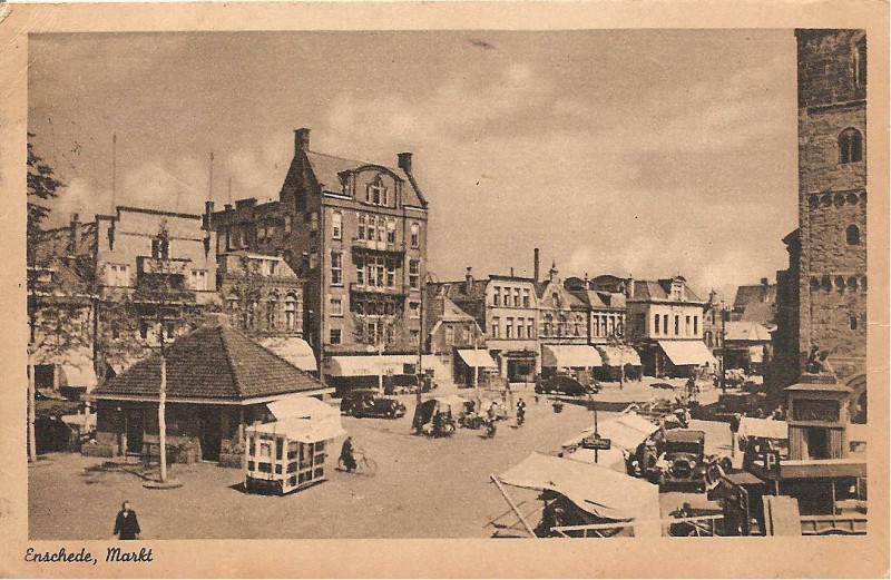 Markt Concordia met openbaar toilet en gebouw Concordia en gebouw marktmeester.jpg