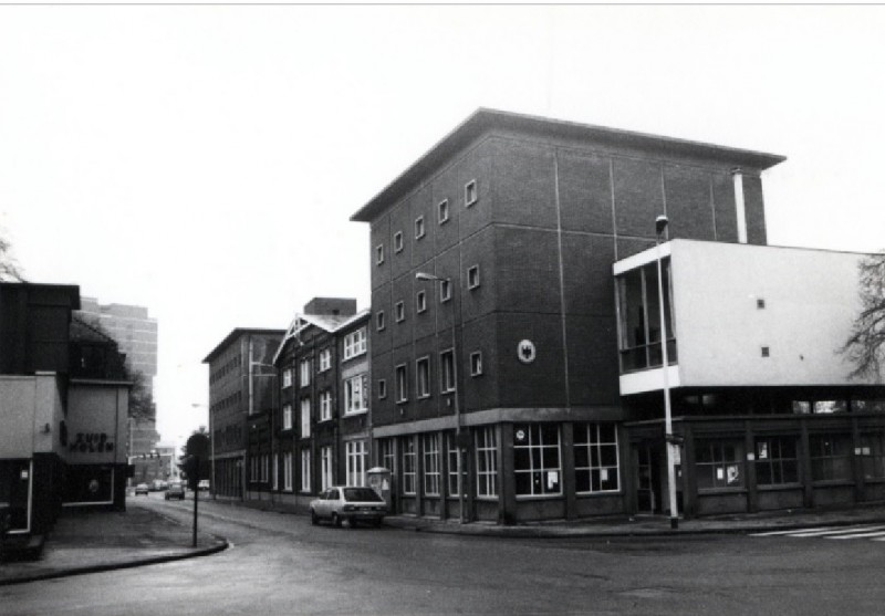 Haaksbergerstraat Hoek Nijverheidstraat met v.m. fabriek de Nijverheid (Texoprint) 1975.jpg