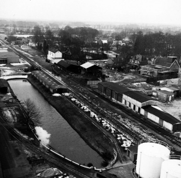 Boekelosestraat 1964 N.V. Boekelosche Stoomblekerij (in 1888 opgericht door de zonen van Gerrit Jan van Heek.jpg