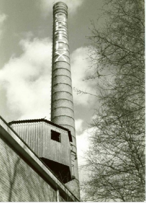 Oldenzaalsestraat 466 Schoorsteenpijp van textielfabriek Setex maart 1980..jpg