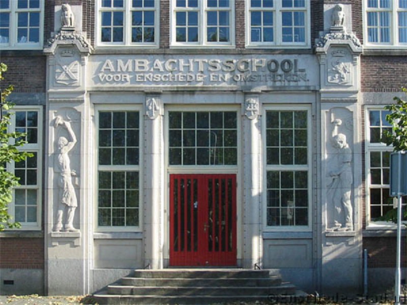 Boddenkampsingel 80 Ambachtsschool Entree.jpg