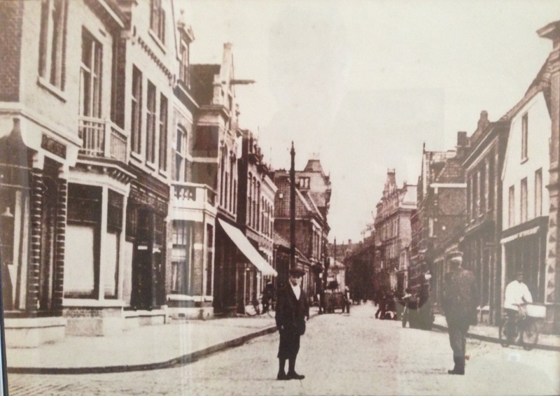 Haaksbergerstraat nu Korte Haaksbergerstraat rechts postkantoor.jpg