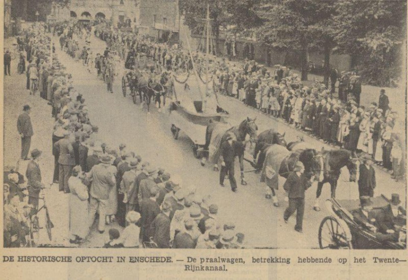 Historische optocht ivm Twente-Rijnkanaal krantenfoto Tubantia 1-9-1936 .jpg