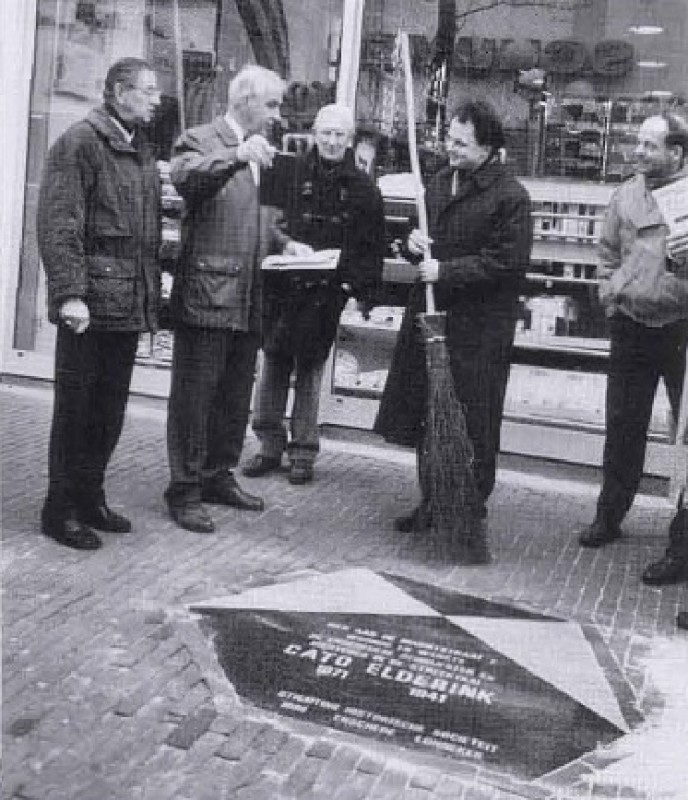 Marktstraat 7 gedenksteen voor vroegere woonhuis van schrijfster Cato Elderink.jpg