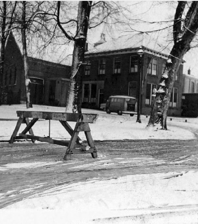 Zuiderhagen H.J. van Heekplein Kantoor gemeentelijk elektriciteitsbedrijf, 1956.jpg