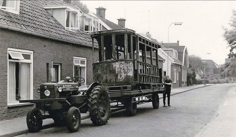 TRAM-OP-PLATTE-WAGEN.jpg