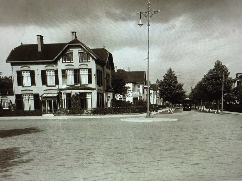 Rembrandtlaan met tram 1915.JPG