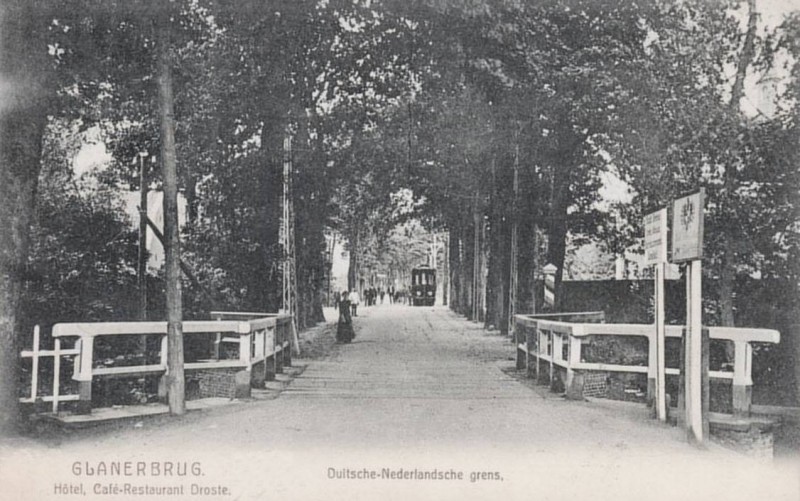 Gronausestraat grensovergang met tram1920 cafe restaurant Droste.jpg