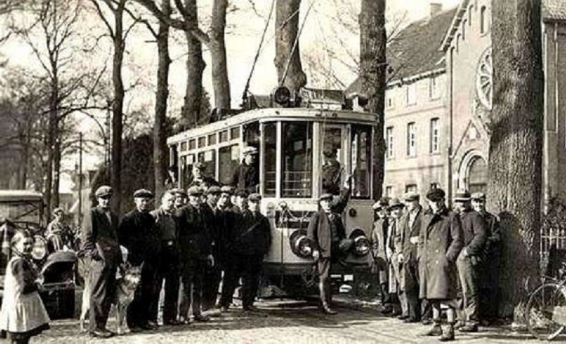 Glanerbrug grens De tram bij het voormalige Klooster.jpg